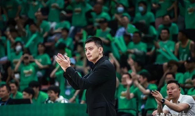 NBA赛事-杨鸣：赵继伟的回归对我们非常重要，稳住局势的时候能及时站出来