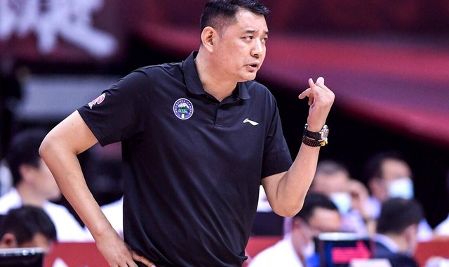 NBA赛事-28分惨败：纪敏尚邱彪乃草台班子，难怪巩晓彬总经理主教练一肩挑